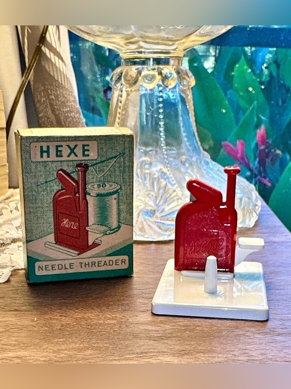 Vintage Hexe Automatic Needle Threader Needle Threader Red